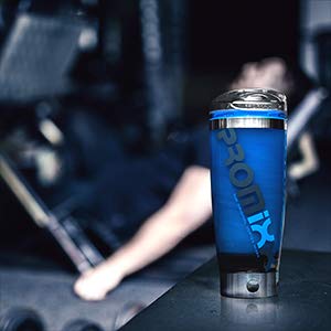 PROMiXX iX-R Elektrischer Eiweiß Shaker/Protein Shaker/USB wiederaufladbar | mit integriertem Proteinbehälter | mit Edelstahl-Trim 600ml