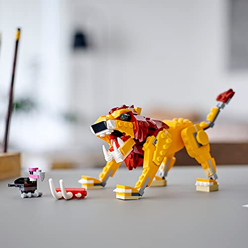 LEGO 31112 Creator 3-in-1 Wilder Löwe Set mit Vogel, Strauß und Warzenschwein Tierfiguren, Lernspielzeug, Konstruktionsspielzeug für Kinder ab 7 Jahre