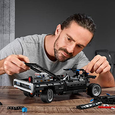 LEGO 42111 Technic Dom's Dodge Charger, Fast and Furious Modellauto Bauset, Geschenk zu Weihnachten für Jungen, Mädchen, Männer, Frauen, ikonisches Sammlerset