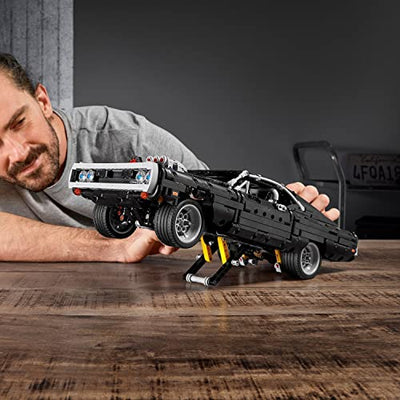 LEGO 42111 Technic Dom's Dodge Charger, Fast and Furious Modellauto Bauset, Geschenk zu Weihnachten für Jungen, Mädchen, Männer, Frauen, ikonisches Sammlerset