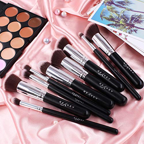 BEAKEY Pinselset Makeup, Professionelles Foundation Make up Pinsel Set Premium Synthetic Lidschatten Blush Schminkpinsel Set mit Beauty Schwamm und Bürsteswaschener mit Eiform (10+2 Stück, Silber)