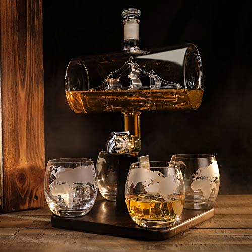 Whisky-Set 4er Whiskygläser 320ml, Glas-Karaffe mit Segelschiff Füllmenge 1000ml, Edelstahlhahn - Bleifreie Whisky Dekanter luftdichtem Verschluss mit Holz-Tablett Geschenkidee für Männer