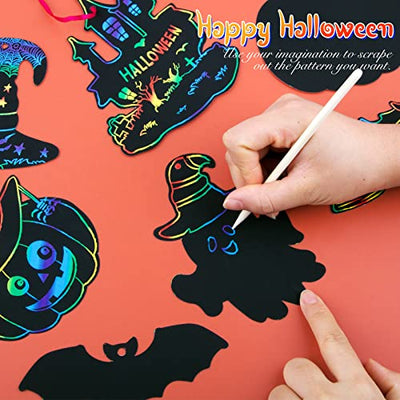 COLOFALLA 51 Stück Halloween Kratzbilder Set Regenbogen DIY Basteln für Kinder Halloween Party Anhänger Deko Mitgebsel mit Holzstäbchen Bänder Bastelset Geschenke für Junge Mädchen