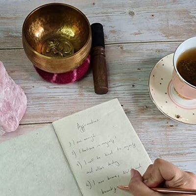 Tibetische Klangschale mit Gravuren von Heilungsmantras - Meditationsklangschale, handgefertigt in Nepal (4 Zoll mit Journal Geschenkbox)