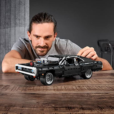 LEGO 42111 Technic Dom's Dodge Charger, Fast and Furious Modellauto Bauset, Geschenk zu Weihnachten für Jungen, Mädchen, Männer, Frauen, ikonisches Sammlerset