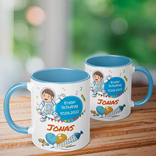 Geschenk zur Einschulung für Mädchen und Jungen: personalisierte Tasse "Erster Schultag" mit Name und Datum (Astronaut, Hellblau)