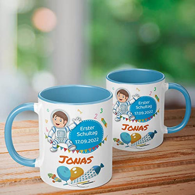 Geschenk zur Einschulung für Mädchen und Jungen: personalisierte Tasse "Erster Schultag" mit Name und Datum (Astronaut, Hellblau)