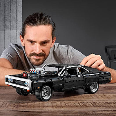 LEGO 42111 Technic Dom's Dodge Charger, Fast and Furious Modellauto Bauset, Geschenk zu Weihnachten für Jungen, Mädchen, Männer, Frauen, ikonisches Sammlerset