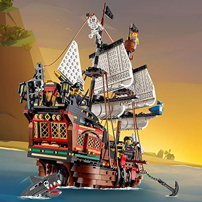 LEGO 31109 Creator 3-in-1 Piratenschiff, Taverne oder Totenkopfinsel Spielzeug Set, Piratentaverne, Pirateninsel